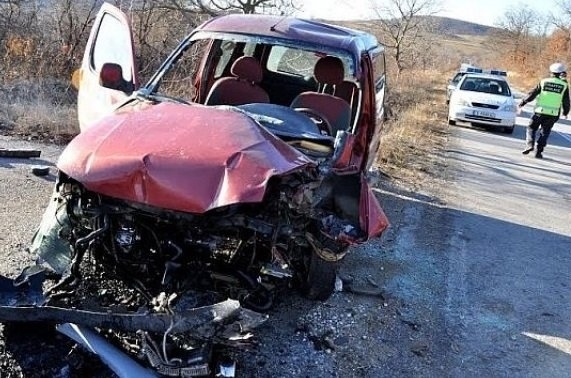 Мъртвопиян младеж катастрофира в Монтанско научи BulNews Пътният инцидент е станал