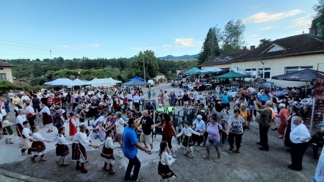 Първи фолклорен фестивал Да съхраним българското се проведе в берковското