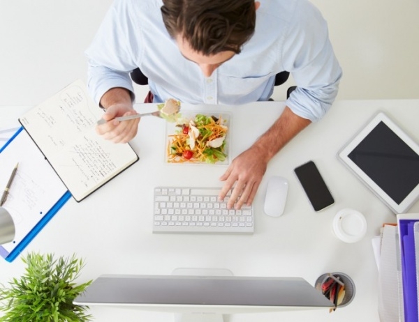 Негативните за здравето ефекти от седенето по осем часа на