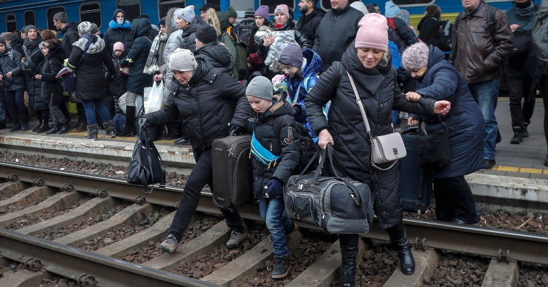Цивилните жители в обсадените градове в Украйна имат спешна нужда
