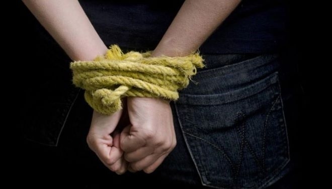 Криминално проявен върза с въже мъж в гараж във Враца