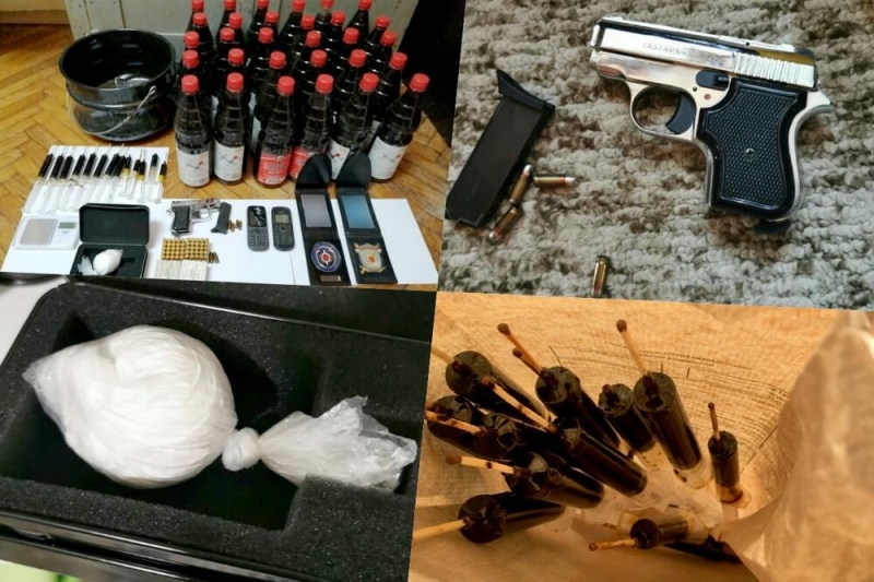 Ченгета намериха куп наркотици и боен арсенал в дома на