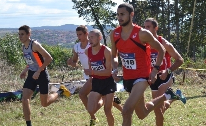 Националният рекордьор на 3000 м стипълчейз Митко Ценов и неговият