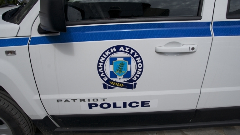 Властите в Гърция арестуваха 19 годишна българка за разпространение на материали
