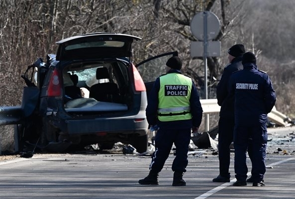 Появиха се първи снимки от ужасяващата катастрофа с четирима загинали