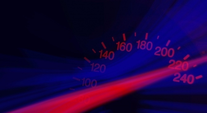Рекордно превишаване на скоростта с 98 км/ч е заснето с