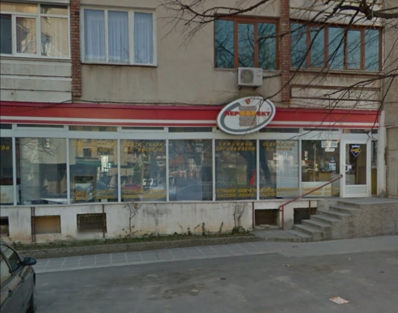 Служители във врачанска книжарница са намерили забравен портфейл и се