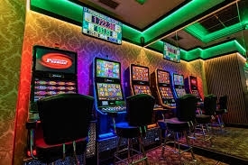 Неизвестен извършител е откраднал метална каса с голяма сума пари