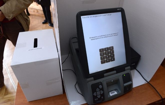 Насилственото въвеждане на машинното гласуване без да бъде обяснено без