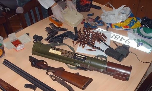 Полицаи са претърсили къща в белослатинското село Бъркачево и са