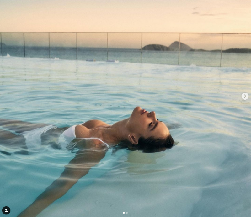 Алесандра Амброзио изумява отново с перфектното си тяло което грейна