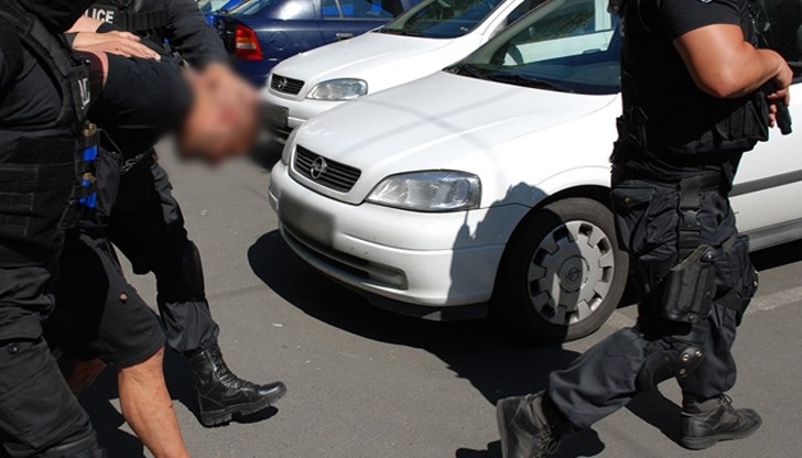 Униформени задържаха младеж потрошил имуществото на своя роднина в Берковица