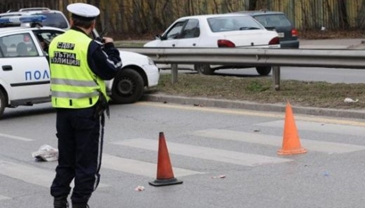 Кола блъсна възрастна пешеходка в Стара Загора съобщиха от полицията На 15