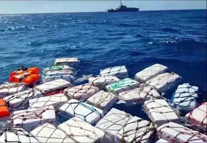 Австралийската полиция съобщи че претърсва плажовете след като по време