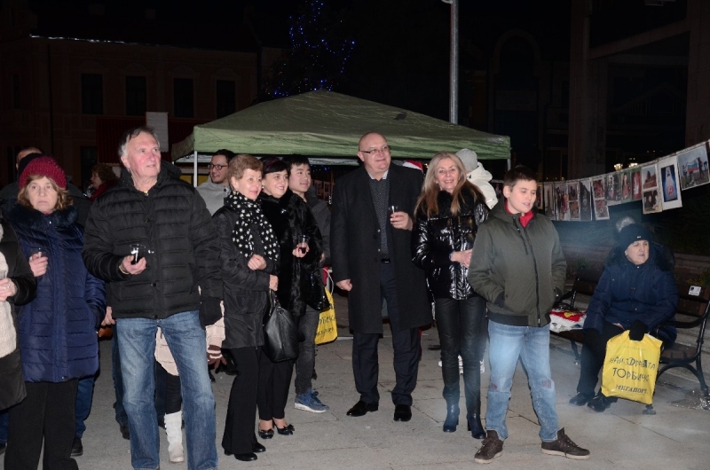 Много граждани и гости на Видин дошли да изпратят старата