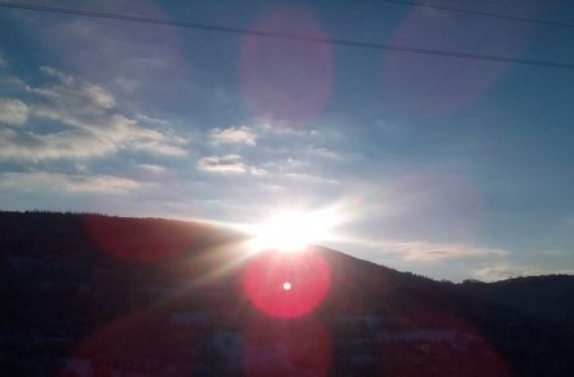 Атмосферното налягане слабо ще се понижи и ще е близко