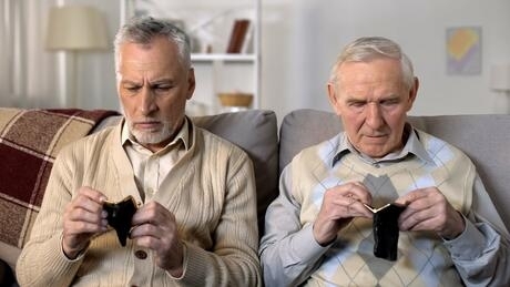 Български пощи поема записването на клиенти в универсалните фондове като