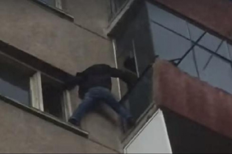 Апаш е извършил кражба на пари и часовник от жилище