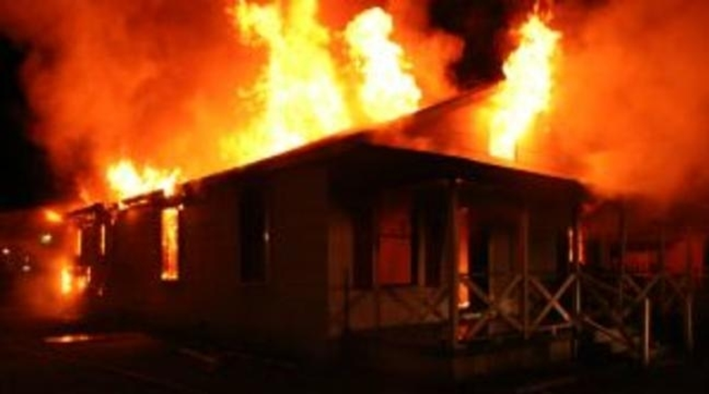 Криминално проявен е подпалил стопанска постройка на софиянец в белослатинското