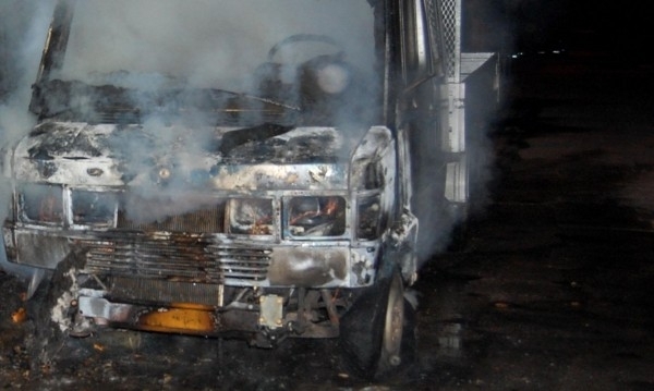 Бус е бил напълно унищожен при пожар в Лом миналата