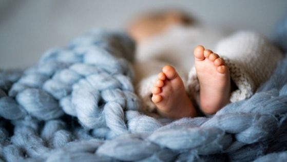 Полицията в Гърция разкри фабрика за бебета в клиника на