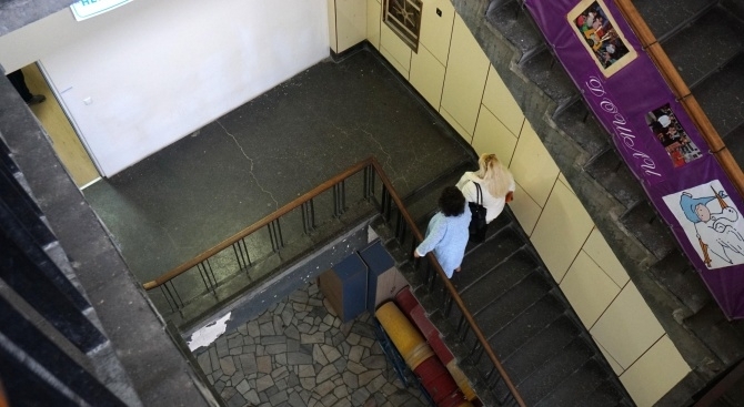 2 годишното дете което падна от третият етаж във варненската болница