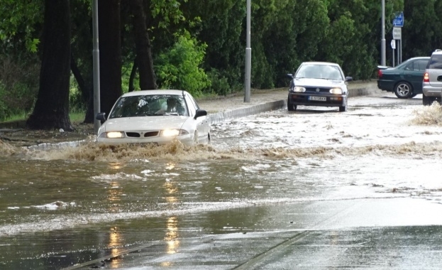 75 80 литра дъжд на квадратен метър се изля