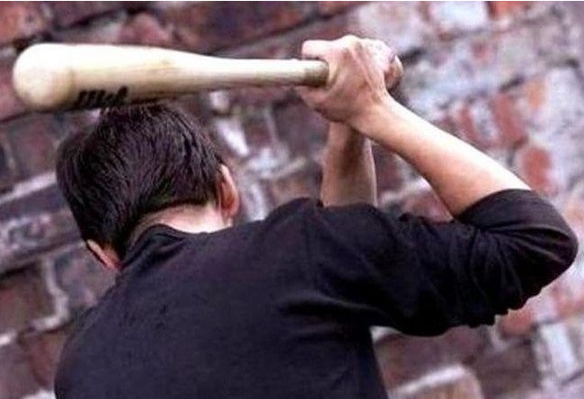 Мъж е пребил жена с бухалка в Монтана научи агенция