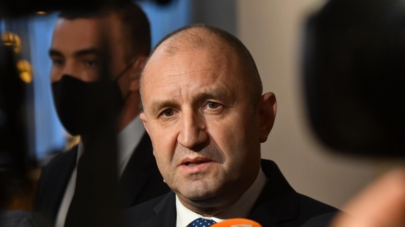 Президентът Румен Радев размаха пръст срещу Асен Василев и задочно