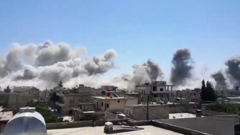 Около 500 мирни жители са убити при въздушни атаки на