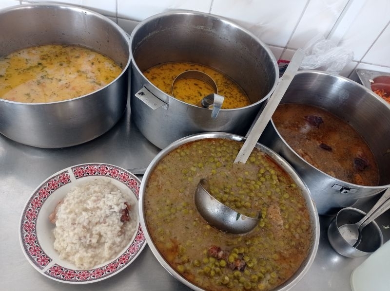 Стотици възрастни и болни хора в цялата страна остават без