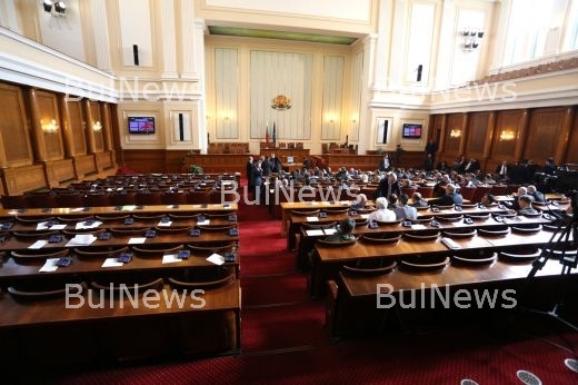 Какво се случи? Парламентът блокиран отвътре