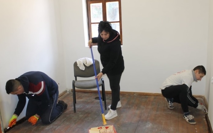 Ученици от Средно училище Св Климент Охридски в Зверино се