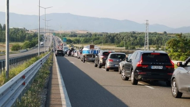 12 км опашка от автомобили на ГКПП „Кулата”