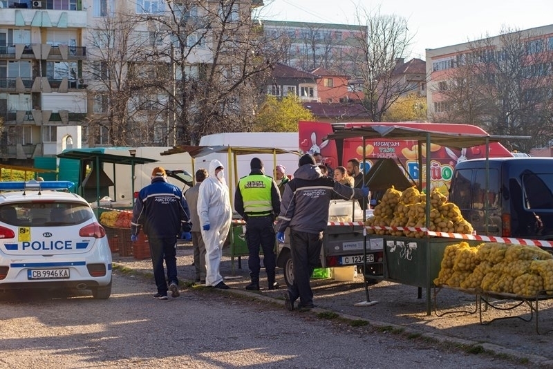 Полицейски служители са хванали извършителите на кражба на пари от