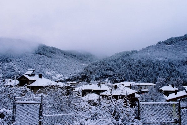 Най много сняг тази нощ е паднал в района на Чипровци