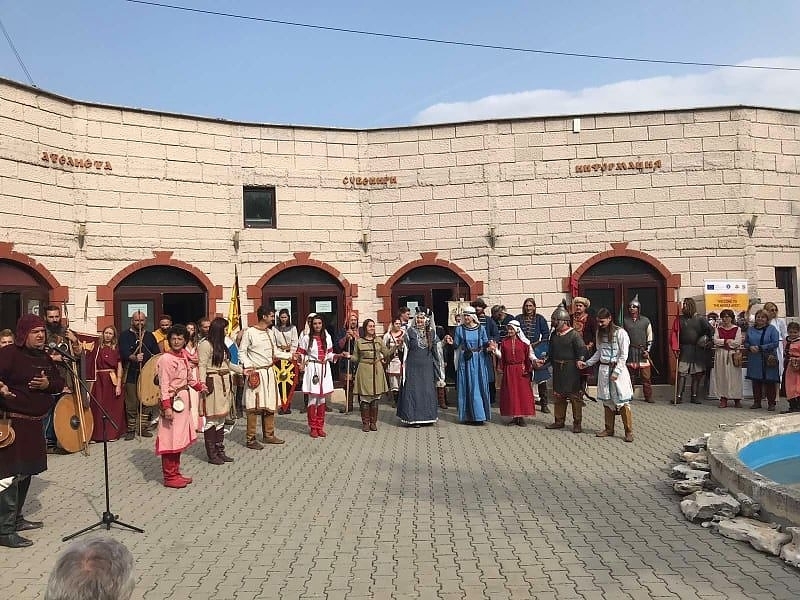 Стотици хора се пренесоха в античността и средновековието на фестивала "Калето-Мездра" /снимки/