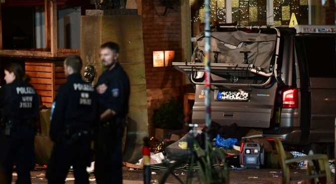 Двайсет и един души пострадаха вчера при централната гара в