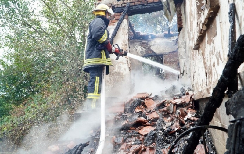 Къщата на 77-годишен бургазлия изгоря до основи в местността “Медна