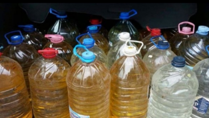 Служители на реда са конфискували 150 литра ракия и боеприпаси