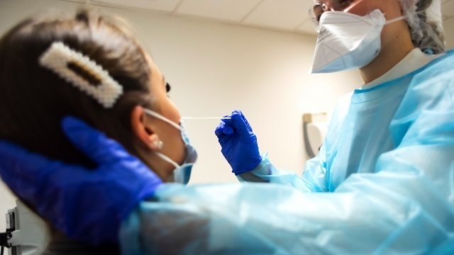 5703 с 1359 случая по малко от вчера са новите положителни