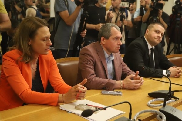 Партията на Слави Трифонов сложи прът в колелата на БСП