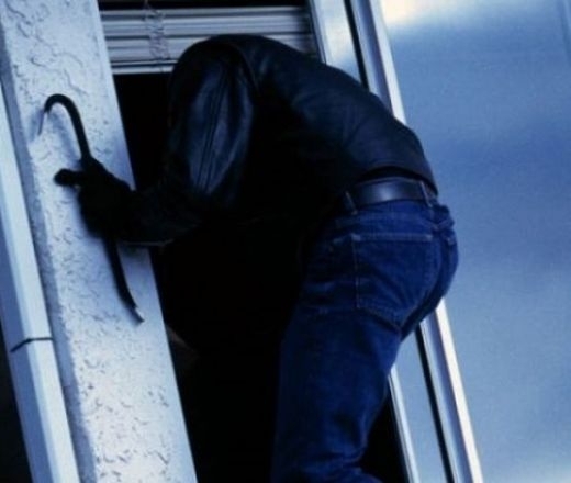 Полицията е хванала двама мъже за кражби във Врачанско съобщиха