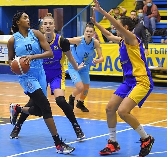 Американката Марая Кинг отбеляза 23 точки и спечели 23 борби