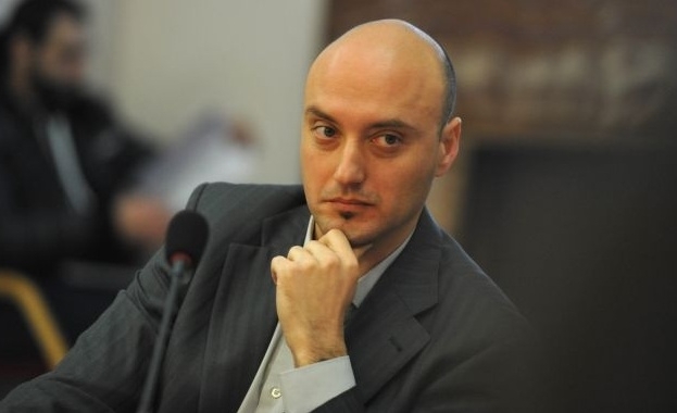 Главният прокурор навлезе грубо в политическия терен заяви в интервю