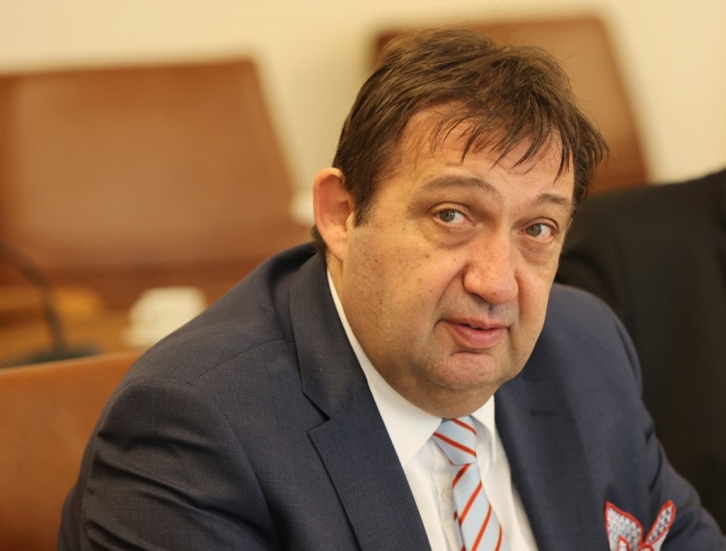 Безспорно при АМ Хемус има незаконно строителство с разрешение на