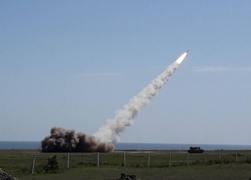 Палестински екстремисти от ивицата Газа изстреляха тази нощ ракета срещу