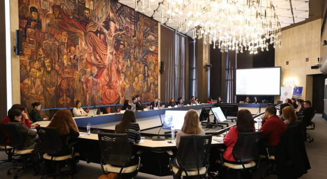 Автоматичен преводач от и на български език на 24 езика