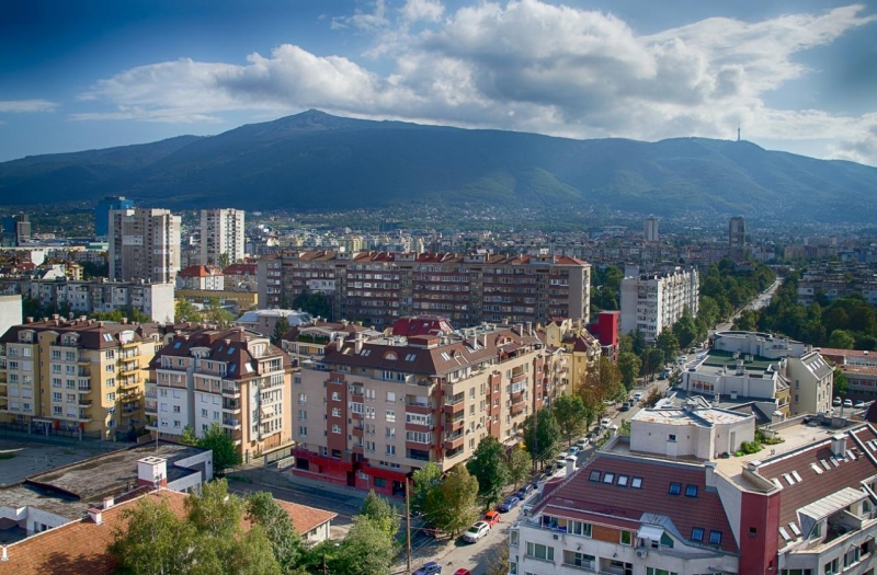 Ето колко квадратни метра имот може да купим с една заплата у нас и в ...