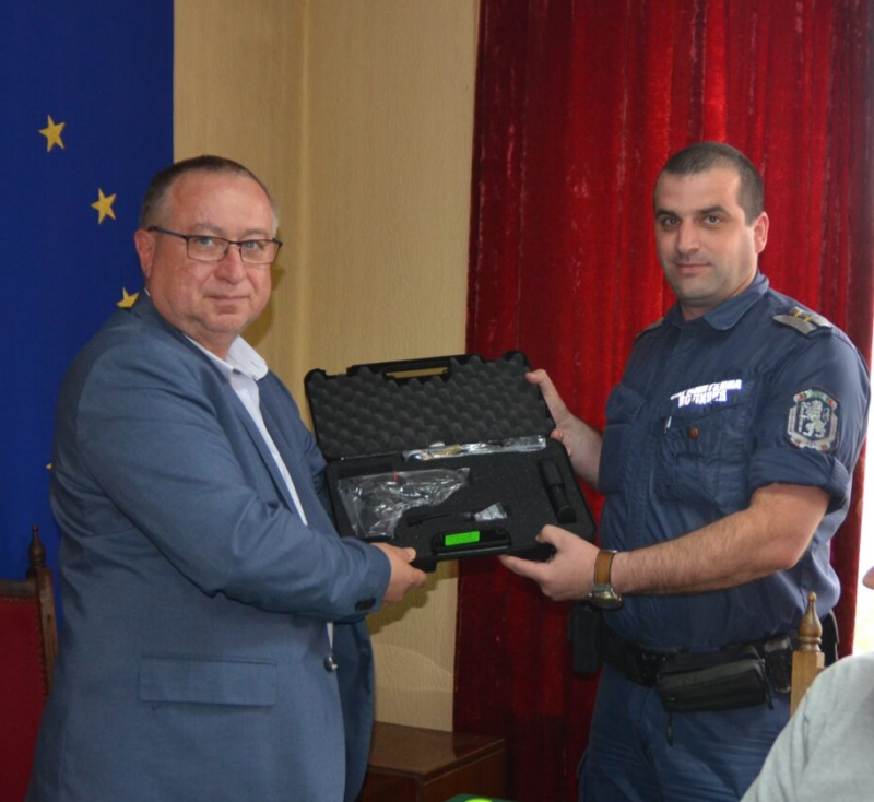 Десет нови пистолета Валтер получиха служители от областната дирекция на
